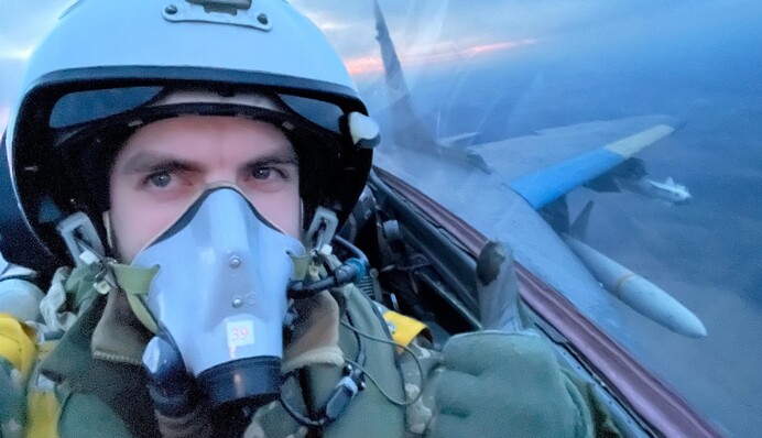 «Андрийку сегодня 32 года. С Днем Рождения, мой крылатый ребенок». История погибшего героя Украины летчика Juice