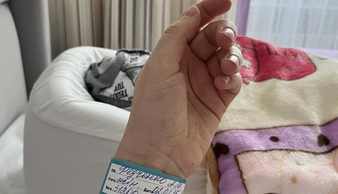 Українська журналістка Федченко через місяць після загибелі чоловіка на війні народила його доню