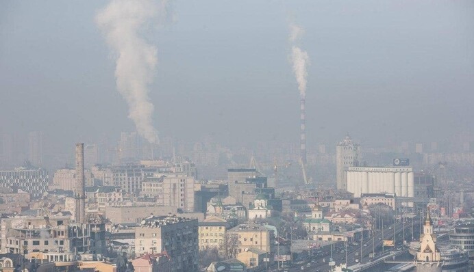 Астраханську область РФ після атаки дронів накрила газова хмара