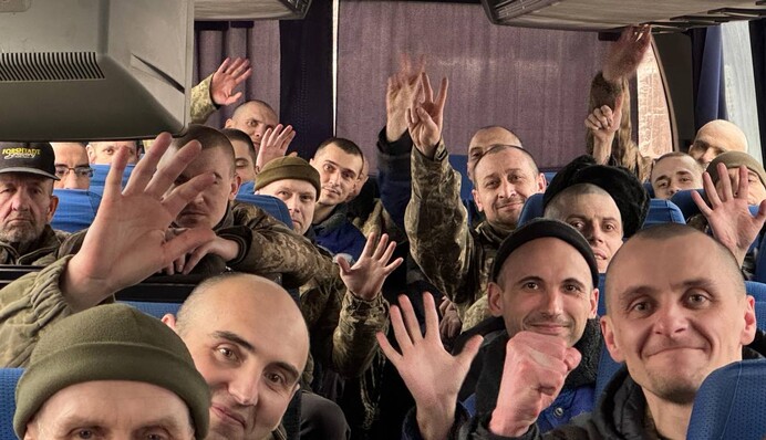 Солдаты, сержанты и офицеры: из плена РФ вернулись еще 150 украинских защитников