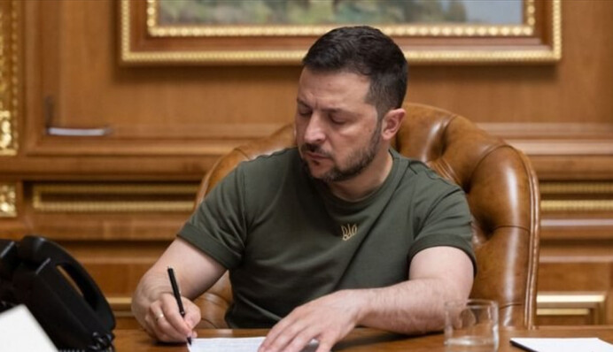 ​Зеленський підписав закони про продовження воєнного стану і мобілізації