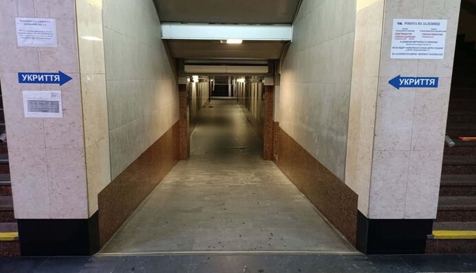 Колишнього освітнього омбудсмена розізлило укриття на українському вокзалі