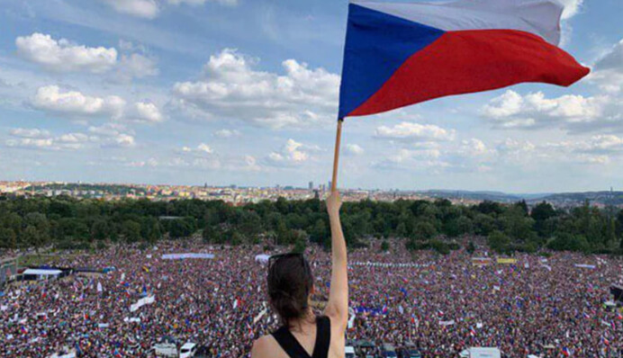 Россияне не смогут получить чешское гражданство: Павел подписал закон