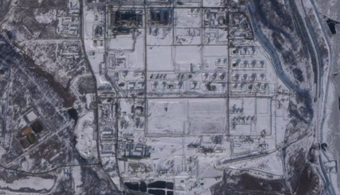 Відомі наслідки атаки по Саратовському НПЗ: у мережі показали супутникові кадри