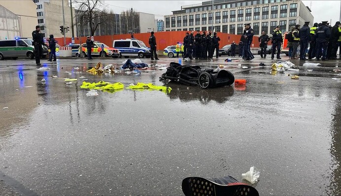 В Мюнхене авто въехало в толпу демонстрантов, много раненых