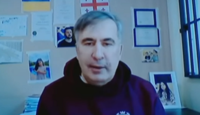 «Сегодня гниет в грузинской тюрьме»: Порошенко на фоне санкций припомнили его поступок с Саакашвили