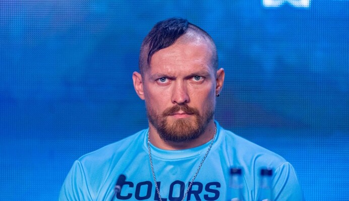 Боксер Усик решил стать доктором