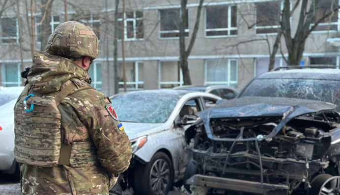 В Одессе взрыв неизвестного предмета повредил ряд авто: в полиции рассказали детали