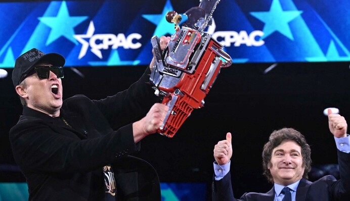 Илон Маск размахивал «бюрократической» бензопилой