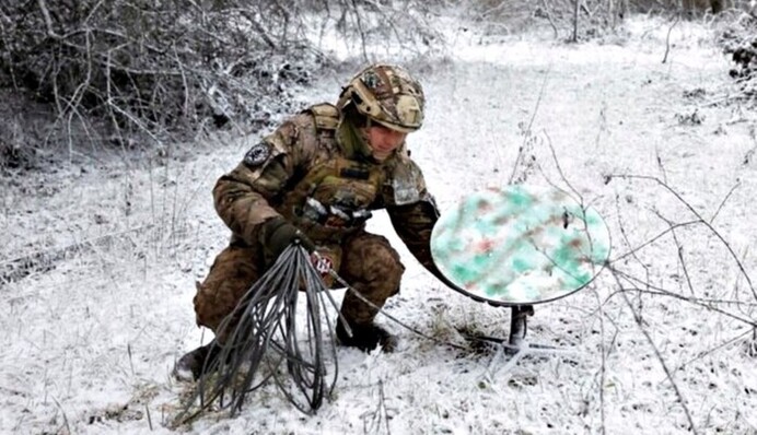 У Трампа на тлі епопеї з угодою про копалини стали погрожувати Україні відключенням Starlink
