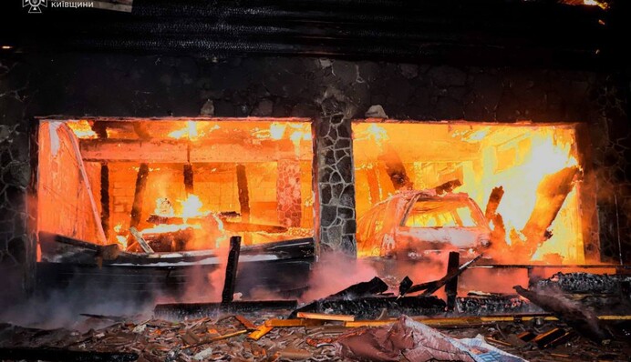 Рятувальники показали наслідки ворожої атаки на Київщину