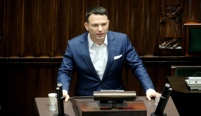 Кандидат в президенты Польши нарвался на скандал, записав видео под памятником Бандере во Львове.