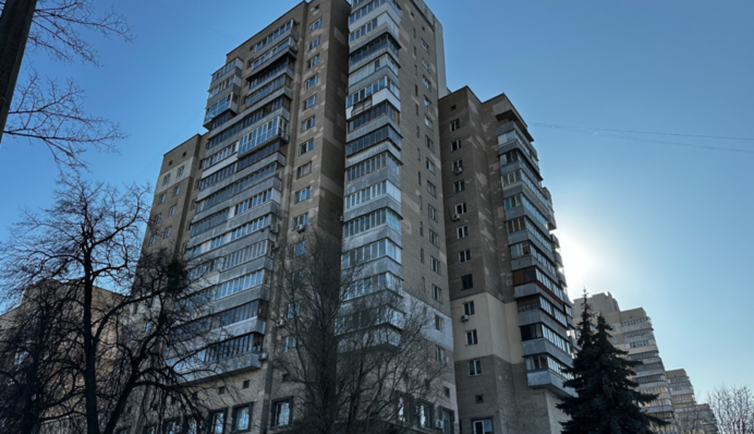 У Києві померлу власницю трикімнатної квартири 