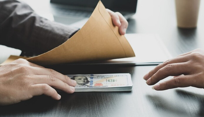 Кого обвиняют украинцы в высоком уровне коррупции: опубликовали исследование