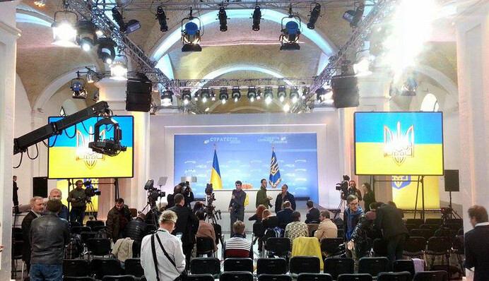 В РФ объявили в розыск украинца, поднявшего флаг Украины над московской высоткой