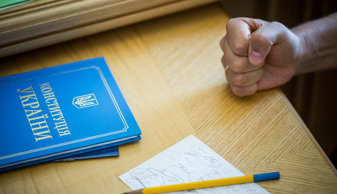 Конституция по-новому: что изменится для Донбасса, и какую игру ведет Порошенко