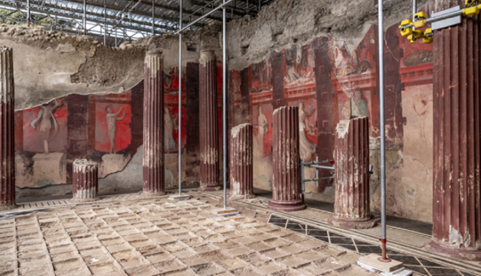 Находка века: в Помпеях нашли 50-комнатную виллу с фресками культа Диониса