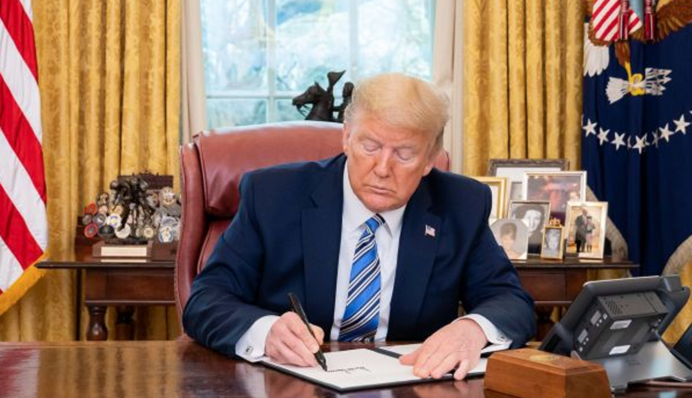 Трамп еще на год продлил санкции против России