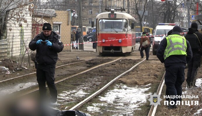 На трамвайных путях в Киеве обнаружили труп - подозреваемый задержан