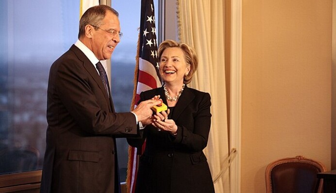 Глава Пентагона и Хиллари Клинтон устроили перепалку, кто больше любит Путина