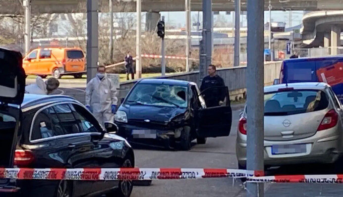 ​У Німеччині автівка влетіла у натовп: є загиблі та понад 20 поранених