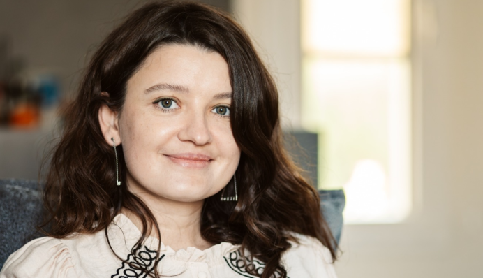 Известный режиссер поддержала уволенную из-за конфликта с основателем киевской школы учительницу