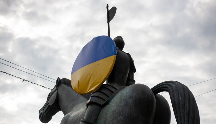 «Есть ощущение, что над нами издеваются»: философ указал на главный эмоциональный настрой в России и США