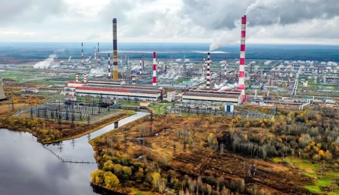 Безпілотники атакували один із найбільших російських НПЗ