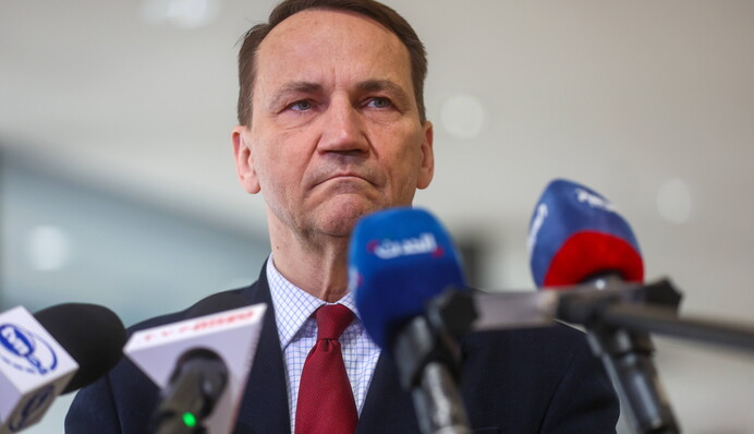 Польща відповіла на погрози Маска щодо відключення Starlink для ЗСУ