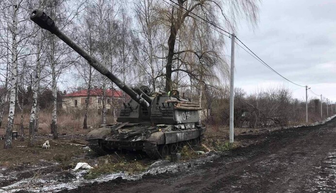 Остановил колонну российских танков под Киевом: журналистка рассказала о подвигах мужчины