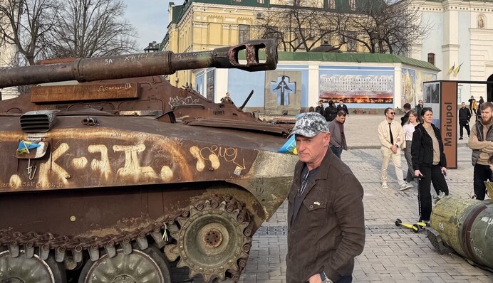 Сенатор Марк Келлі: Те, що я побачив в Україні, довело мені, що США не можуть відмовитися від українського народу