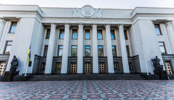 Включенное на полную отопление в Раде возмутило нардепа