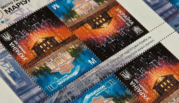 Покрытая частицами стали из 