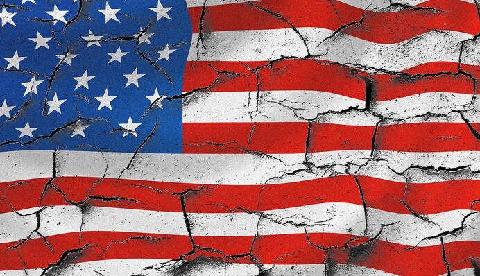 «Маск должен сейчас отдать X тем, кто его атаковал»: журналист высмеял трамповские США