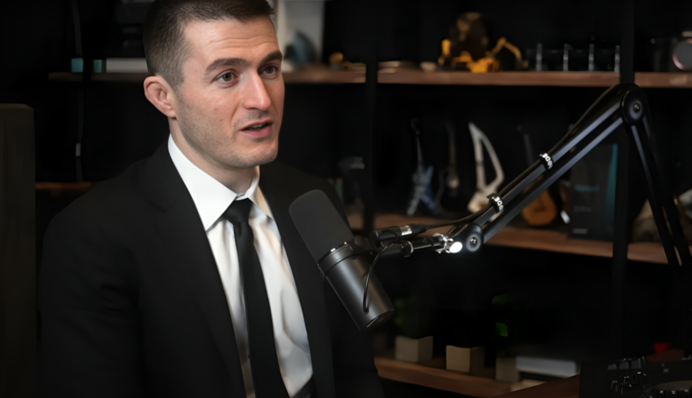 Известный по интервью с Зеленским американский блогер Фридман оказался вблизи взрывов в Москве