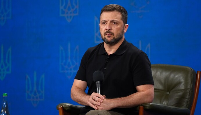 "Полтора часа Зеленский сидел в кресле, не двигаясь": психолог раскусил поведение украинского президента