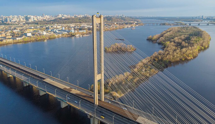 У Києві дозволили рух транспорту Південним мостом з лівого на правий берег