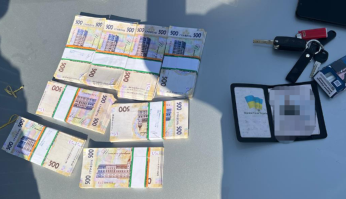 Послуга у $10 тисяч: ДБР викрило на Закарпатті схему з переведення військових до тилу