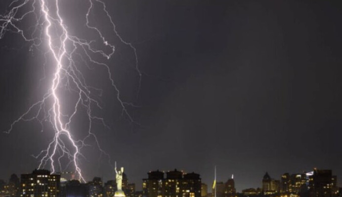 ​Украинцев предупреждают об ухудшении погоды: какие регионы накроют грозы