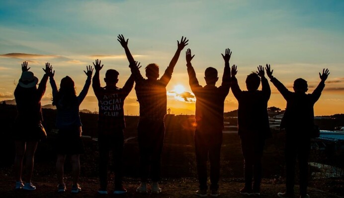 Понад  95% підлітків - соціальні егоїсти: історик вказав на серйозну проблему в Україні і як її вирішити