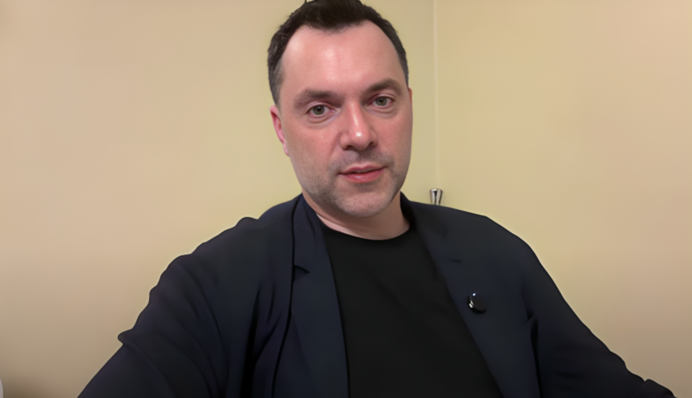 Черговий перл Арестовича про порівняння з богами розсмішив українців