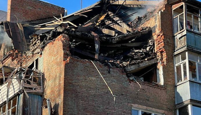 Удар по пятиэтажке в Чернигове: разбор завалов продолжается и развернули Пункт несокрушимости