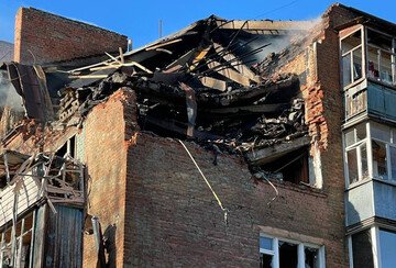 ​Удар по п’ятиповерхівці в Чернігові: розбір завалів триває та розгорнули Пункт незламності