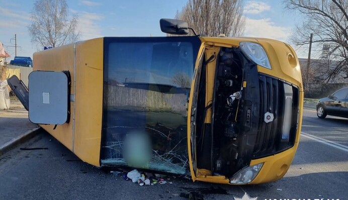 На Київщині у ДТП постраждала маршрутка з людьми