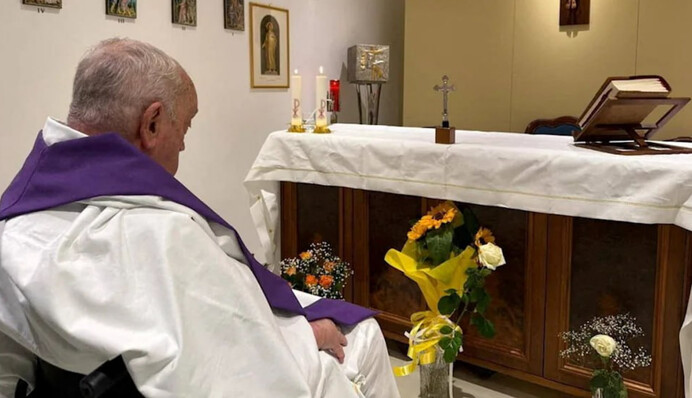 ​Місяць після госпіталізації: Ватикан вперше показав фото Папи Римського