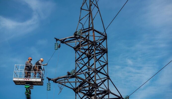 За день енергетики повернули світло в домівки 33 тис. сімей після ворожих атак - ДТЕК