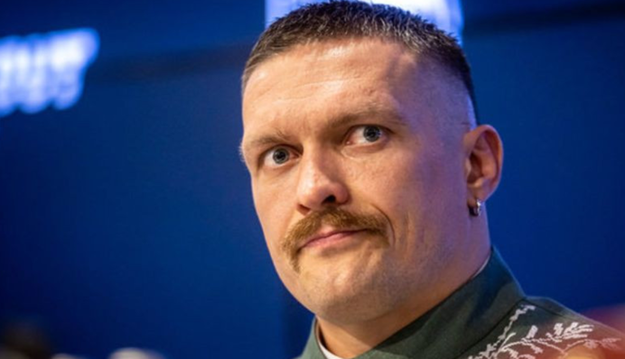 Усик получил степень доктора философии в области права