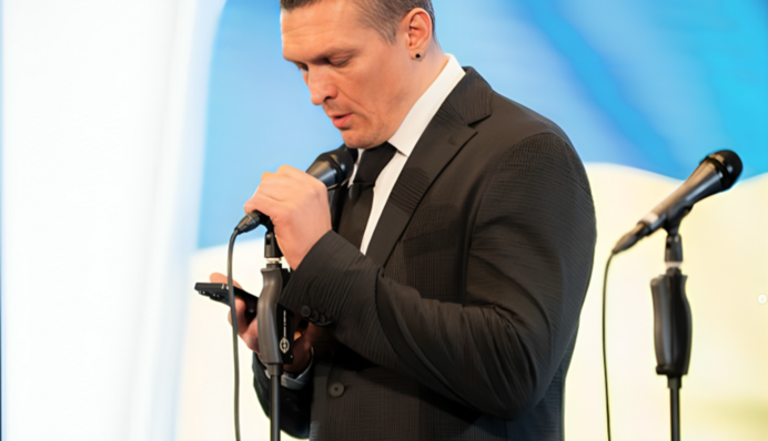 «В нашей стране торжества коррупции возможно все»: писателя возмутило предоставление Усику степени доктора