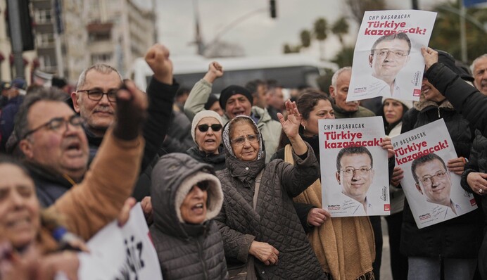 ​Туреччину після затримання опозиційного мера Стамбулу Імамоглу накрила хвиля протестів