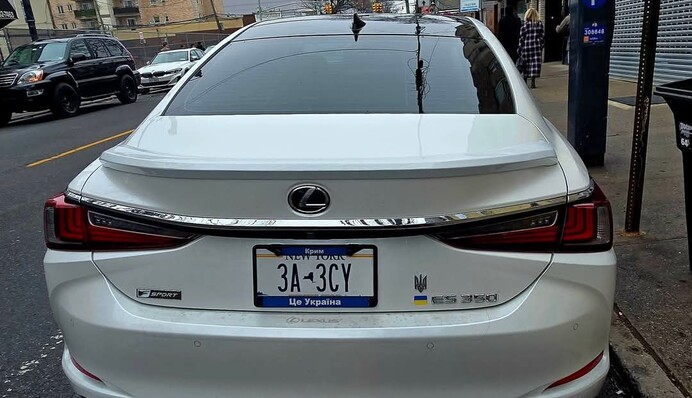 Номер на авто в США потішив журналіста українською патріотичністю